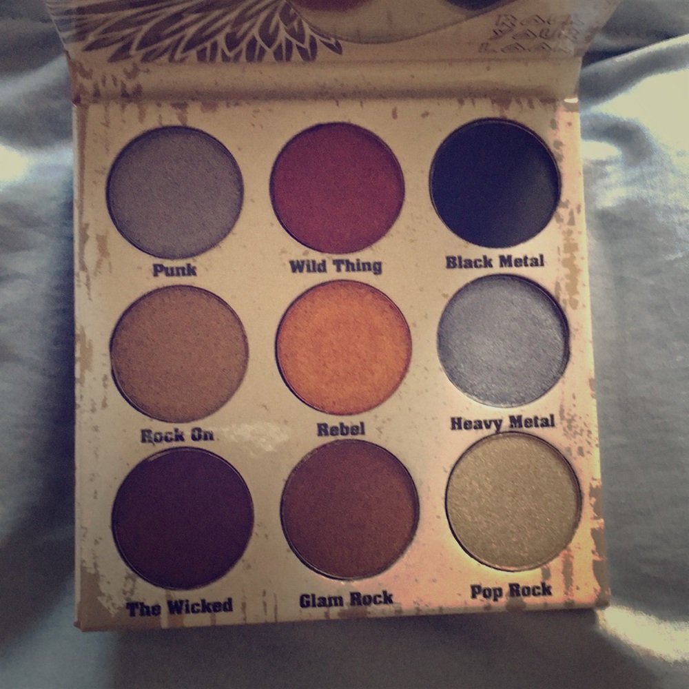 Crown glam metals eyeshadow palette